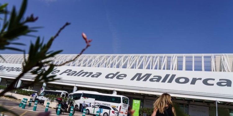 Kazablanka-İstanbul uçağı İspanya'ya acil iniş yaptı: 12 yolcu kayıp