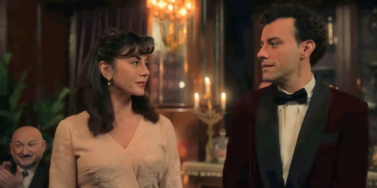 Kenan Behzat Sharpe, Kulüp dizisinin politik unsurlarını inceledi