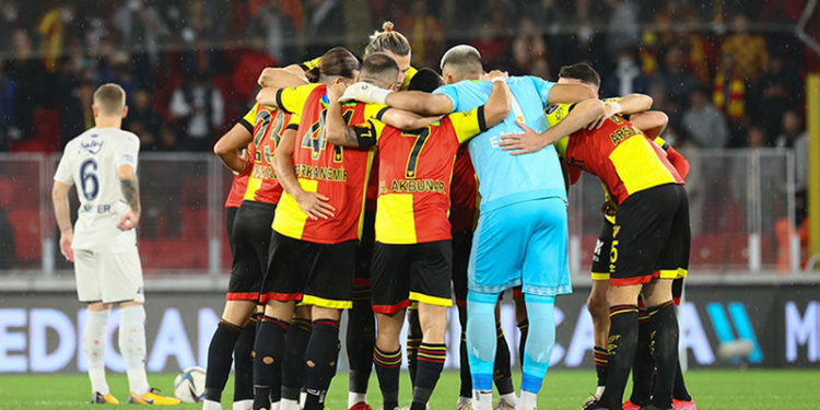 Kendi evinde en az puan toplayan takım Göztepe