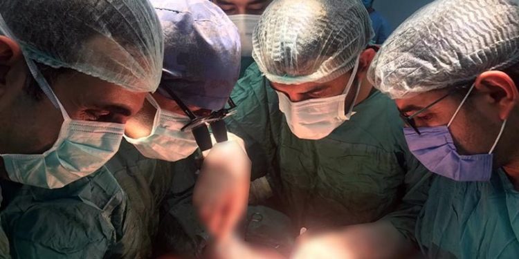 Kilo şikayetiyle gitti, karnından 35 kilo tümör çıkarıldı
