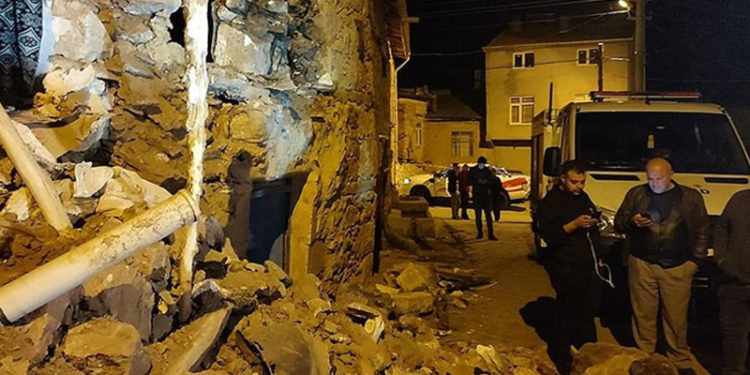 Konya'daki depremde 55 binanın hasar gördüğü belirlendi