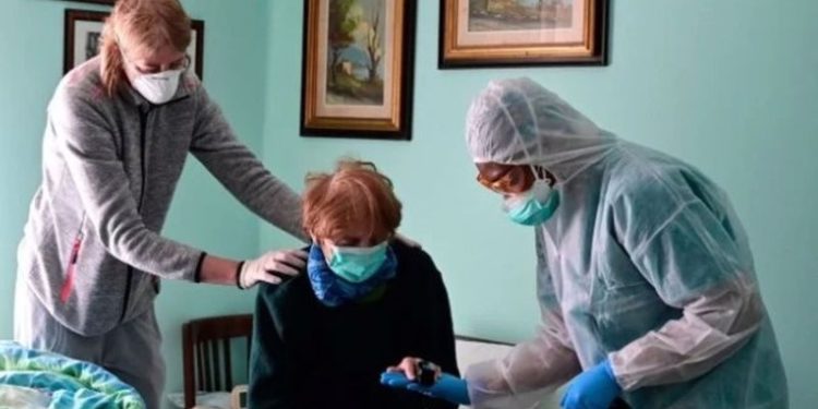 Koronavirüs nedeniyle 213 kişi hayatını kaybetti