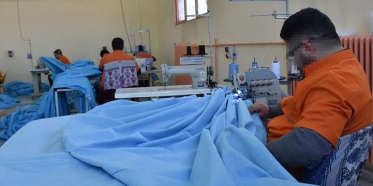 Koronavirüs vaka sayısı arttı, mahkumların izni 6 ay uzatıldı