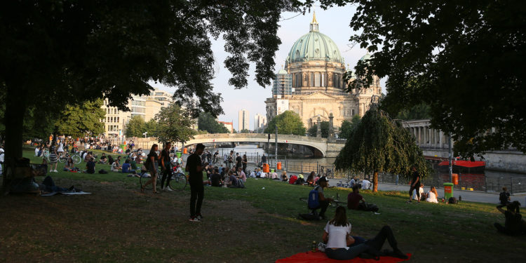 Koronavirüs vakaları Almanya’da rekor seviyeye ulaştı