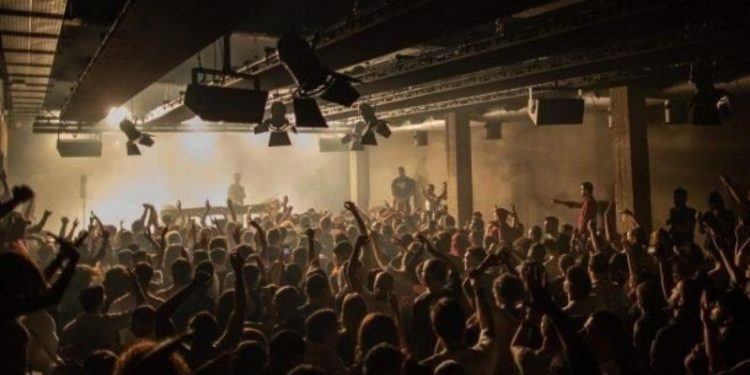 Krizlerden bıkan Lübnan turizmden medet umuyor:  Beni en deli halimle sev