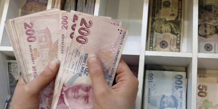 Kurdaki yükseliş nedeniyle 9 bin araç ilanı geri çekildi; ev satışları durma noktasında