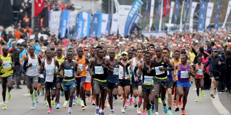 Kıtalar 43. kez buluştu:  İstanbul Maratonu'nu kazananlar belli oldu