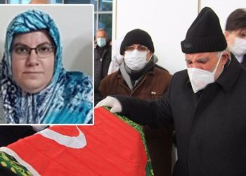 Kızının cenazesinde 'ben de geliyorum' diyen baba koranavirüse yenildi