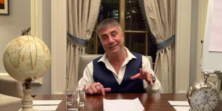 'LGBT’lileri nefret objesi haline getirip, sen de parti yöneticisi, zengin, dindar olarak tanınacaksın'