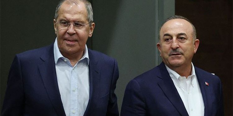 Lavrov'dan, Çavuşoğlu'na Ukrayna uyarısı: Ciddi bir biçimde ele alın
