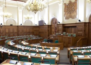 Letonya aşısız dokuz milletvekilinin meclise girmesini yasakladı: Maaşları da kesilecek