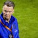 Louis van Gaal kalçasını kırdı, Hollanda-Norveç maçında sahada olması için çözüm aranıyor