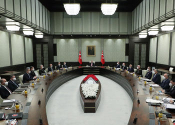 MGK yorumu: ‘Resmi ya da gayrı resmi ‘yeni bir şey’ geliyor; sivil bir 12 Eylül’