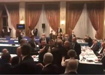 MHP’li vekil Demirtaş’a hakaret edince kavga çıktı