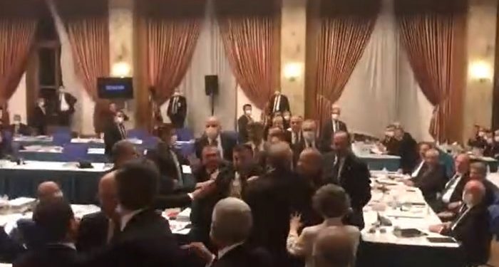 MHP’li vekil Demirtaş’a hakaret edince kavga çıktı