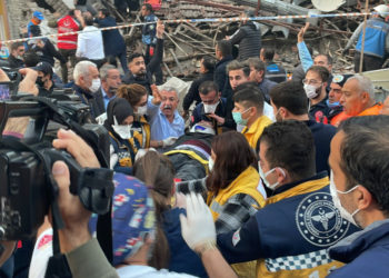Malatya’da bina çöktü: Göçükten kurtarma çalışmaları sürüyor