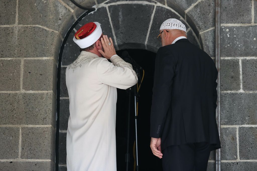 Manisa Müftülüğü sabah ezanı saatini mesaiye uyarladı