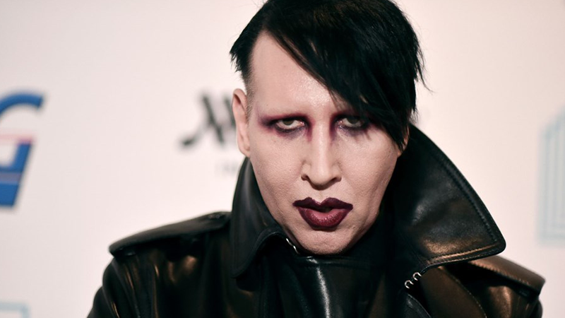 Marilyn Manson’a yönelik cinsel istismar suçlamaları yapıldı; kadınları ses geçirmeyen cam odaya hapsettiği iddia edildi