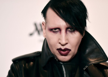Marilyn Manson’a yönelik cinsel istismar suçlamaları yapıldı; kadınları ses geçirmeyen cam odaya hapsettiği iddia edildi