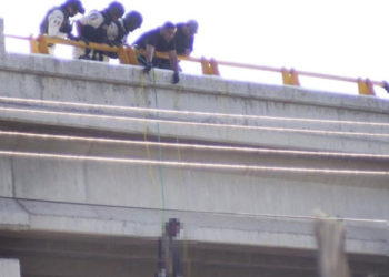 Meksika'da 9'u üst geçide asılı, 10 ceset bulundu