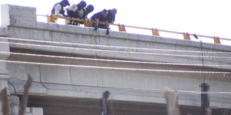 Meksika'da 9'u üst geçide asılı, 10 ceset bulundu