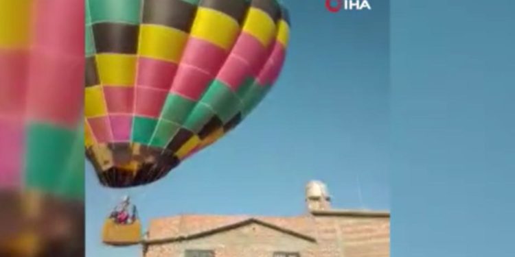 Meksika’da sıcak hava balonu eve çarptı