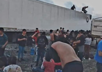 Meksika’da yaklaşık 150 göçmen tırın kasasında terk edilmiş halde bulundu