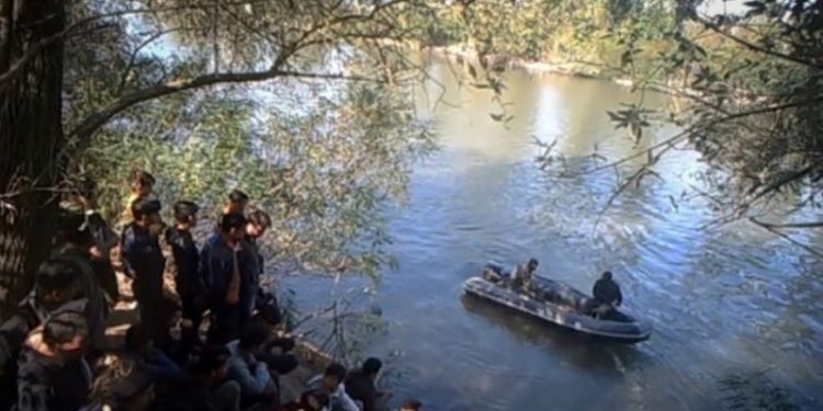 'Meriç'e atılan göçmenler' sorusuna Akar'dan cevap geldi: Bilgi ve belge bulunamadı