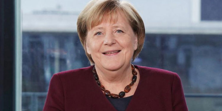 Merkel: Kitap okuyup uyuyacağım