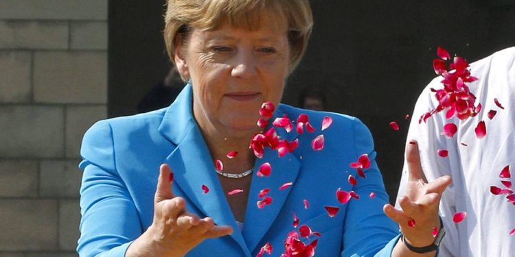 Merkel vedaya hazırlanıyor; tören için punk rock müzik tercih etti