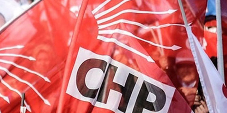 Mersin Valiliği’nin Cumhuriyet Meydanı’nda yapılmasına izin vermediği CHP mitingi, millet bahçesinin yanında yapılacak