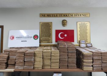 Mersin’de yakalanan bin 300 kilo kokainin sahibi bulunamadı