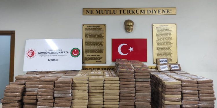Mersin’de yakalanan bin 300 kilo kokainin sahibi bulunamadı