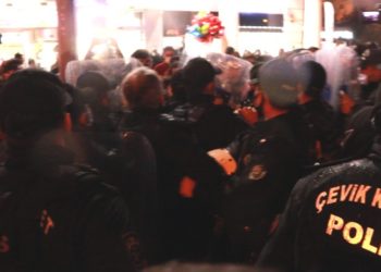 Mersin’de ‘geçinemiyoruz' eylemine polis müdahalesi