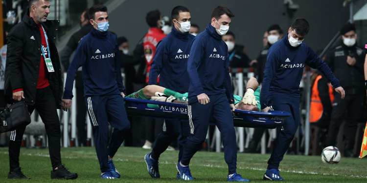 Mert Günok sezonu kapattı