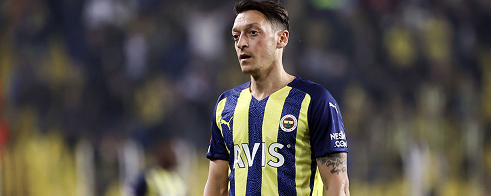 Mesut Özil: Asla birbirinizden nefret etmeyin, asla birbirinizi kıskanmayın; asla kötü düşünüp birbirinize sırt çevirmeyin