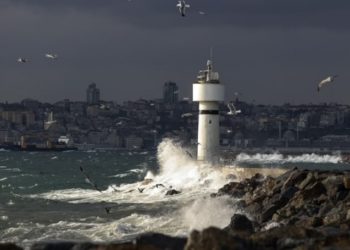 Meteoroloji&rsquo;den fırtına uyarısı: Yarın da devam edecek