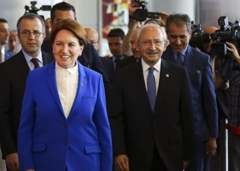 'Muhalefet önemli bir açılım için kolları sıvamış'