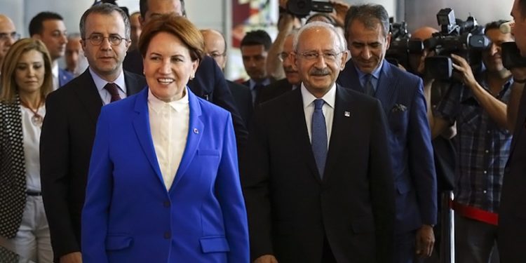 'Muhalefet önemli bir açılım için kolları sıvamış'