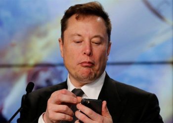 Musk'tan takipçilerine soru: Tesla hisselerimin yüzde 10'unu satmalı mıyım?