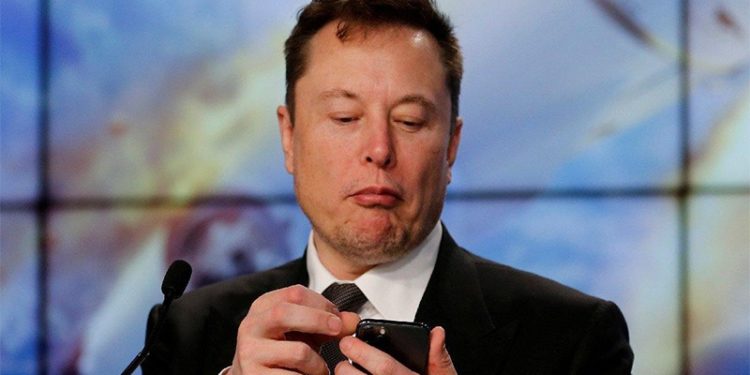 Musk'tan takipçilerine soru: Tesla hisselerimin yüzde 10'unu satmalı mıyım?