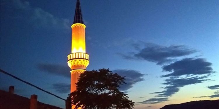 Müftülük ‘yoğun talep var’ dedi, ezan saatini değiştirdi