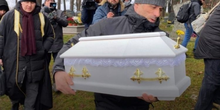 Mülteci bebek Belarus sınırında açlık ve soğuktan yaşamını yitirdi