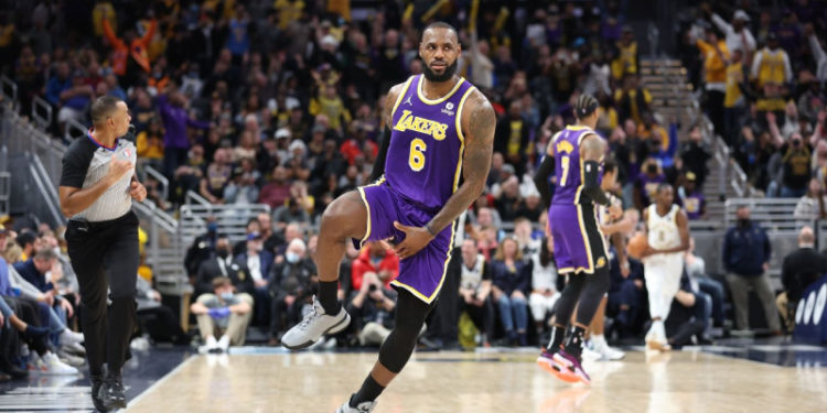 NBA'den LeBron James'e yaptığı kutlama nedeniyle 15 bin dolar ceza