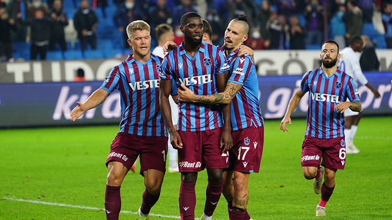 Namağlup Trabzonspor, şampiyonluk yarışında rakiplerine fark attı