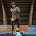 Napoli, efsanesi Maradona'yı unutmadı; stadın önüne heykeli dikildi