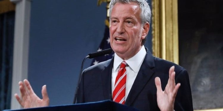 New York'ta aşı yaptırmayan 9 bin belediye çalışanı ücretsiz izne çıkartıldı
