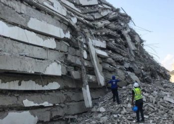 Nijerya'da 20 katlı bina çöktü: En az 5 ölü
