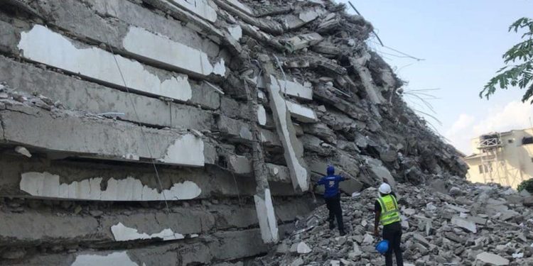 Nijerya'da 20 katlı bina çöktü: En az 5 ölü