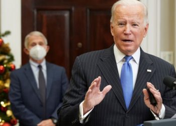 Omicron varyantı: ABD Başkanı Joe Biden 'şimdilik' kapanma olmayacağını duyurdu